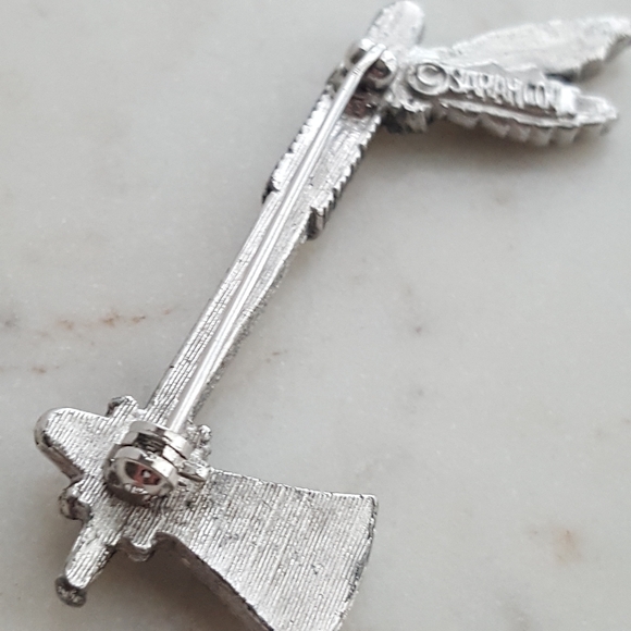 🌙SARAH COVENTRY Tomahawk Feather Brooch - Picture 5 of 6
